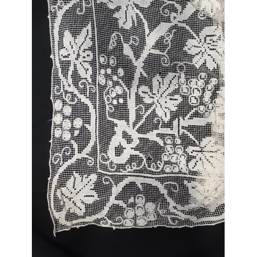 1570 - Collection of good quality white table linen including a damask table cloth, cloths with pulled thre... 