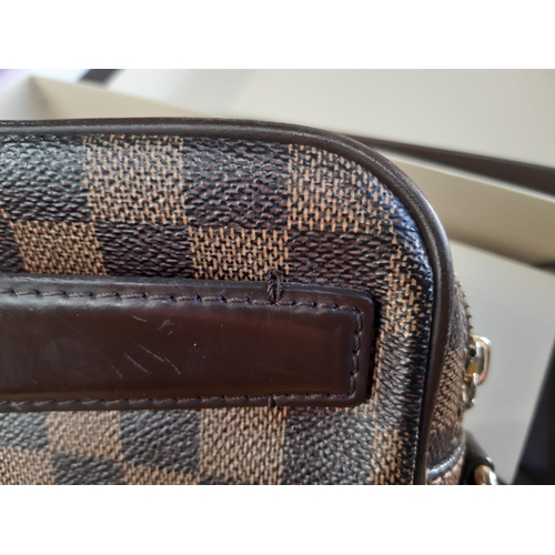 1550 - Louis Vuitton pouch bag 'St Paul' in Damier canvas with a single wrist strap. Includes soft bag, doc... 