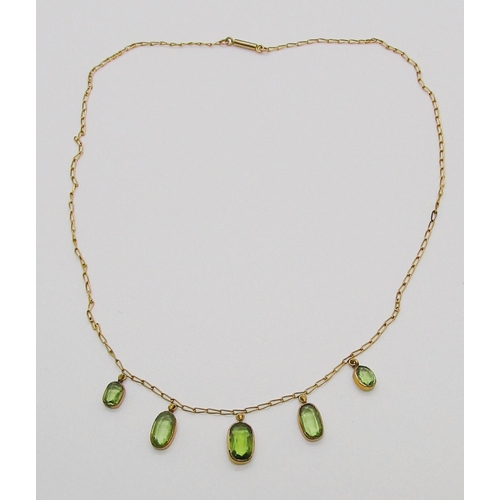 343 - Edwardian yellow metal graduated peridot fringe necklace, 3.5g