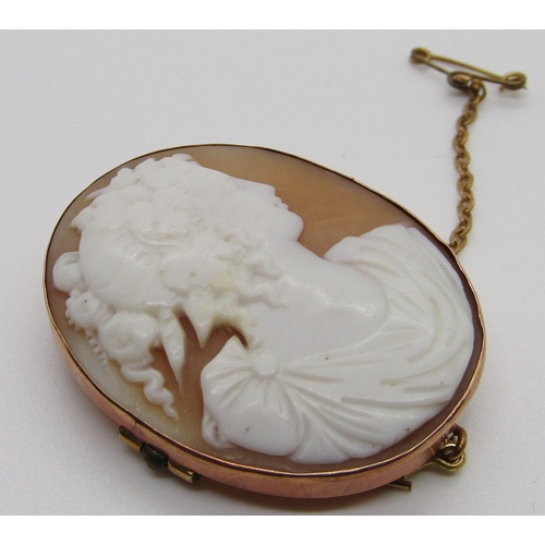 346 - Late 19th century 9ct cameo brooch depicting a classical maiden, 3.9 x 3.2cm approx, 8.3g