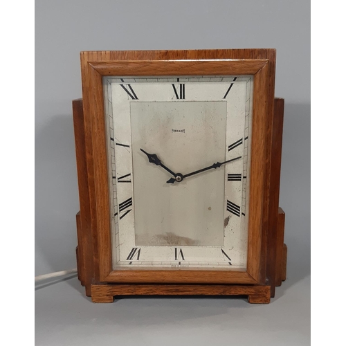 400 - A Ferranti mantel clock in an art deco style, the oak case enclosing an electric movement, with rect... 