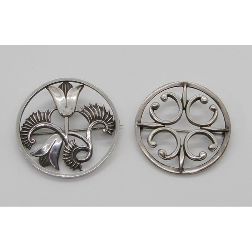 357 - Geoffrey Bellamy for George Tarratt - silver brooch of stylised floral design, no.124, 4.5cm diamete... 