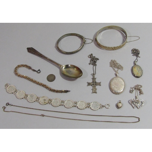 364 - Mixed silver jewellery to include two hinged bangles with engraved detail, a German cross pendant ne... 