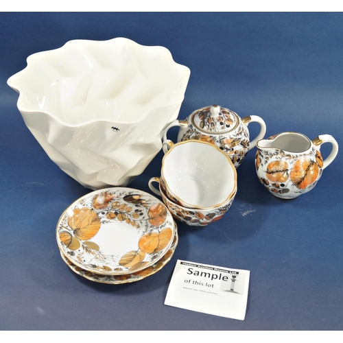 1077 - Quantity of Royal Albert Moonlight Rose teawares, together with a Russian tea service for six with h... 