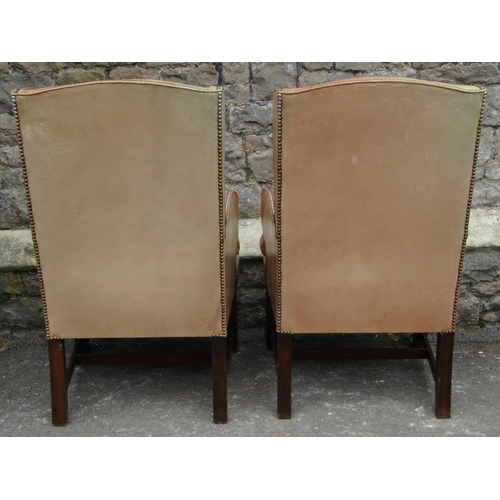 2282a - A pair of good quality wing chairs in a Georgian style with faded pale pink buttoned leather