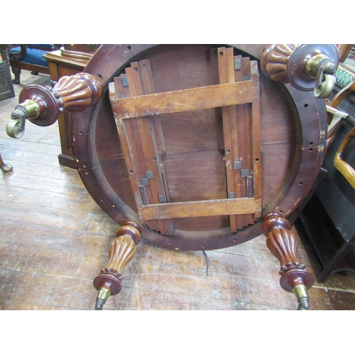 2432 - A good quality Victorian mahogany extending dining table circular when closed and raised on four pro... 