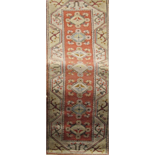 2521 - Two intermatching modern middle eastern rugs, with a central row of medallions, 146cm x 178cm and 24... 