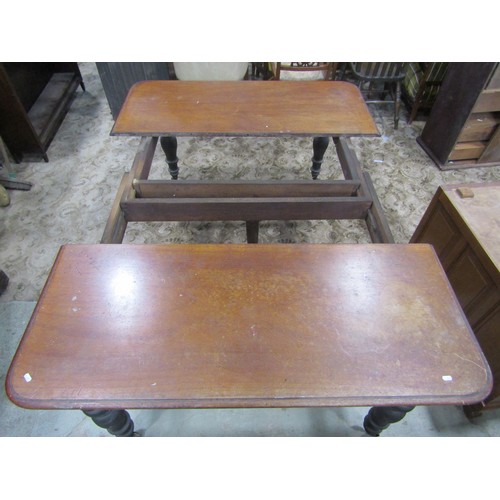 2188 - A Victorian mahogany extending dining table (no leaves) on turned supports, 130 cm max