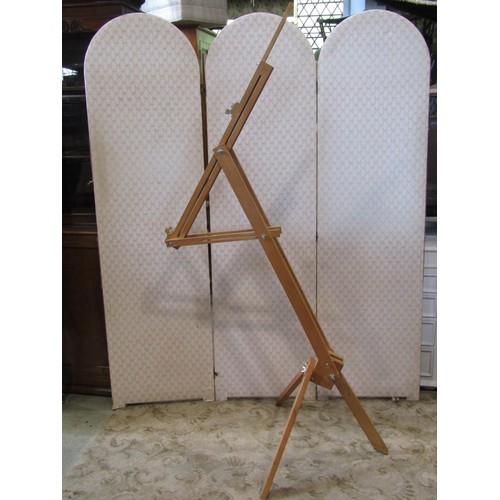 2232 - Beechwood easel with fully adjustable frame