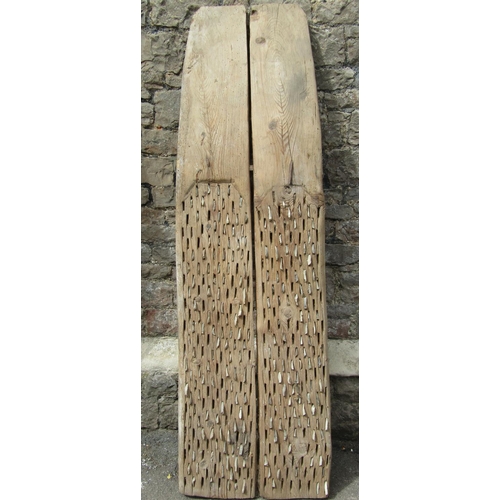 1167 - An antique pine agricultural threshing board/sledge with inset flintstone 56 cm wide x 190 cm high (... 