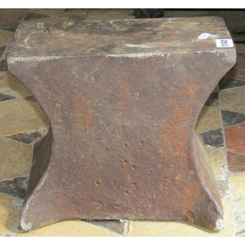 1141 - A small but heavy vintage cast iron anvil, 30 cm long x 26 cm wide x 25 cm high