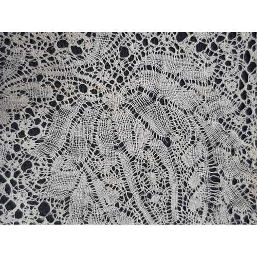 457 - A length of 17th/18th century Valenciennes or Binche bobbin lace; there are 3 joins in the length, w... 