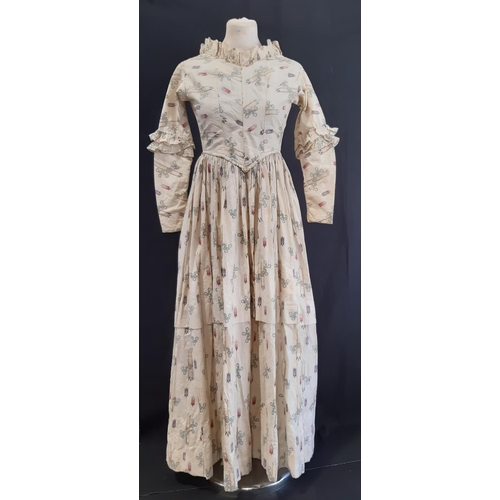 433 - 19th century Victorian day dress in printed cotton with fitted bodice, long sleeves, skirt gathered ... 