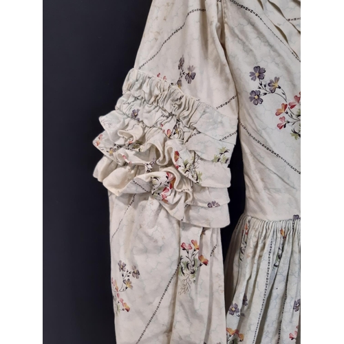 433 - 19th century Victorian day dress in printed cotton with fitted bodice, long sleeves, skirt gathered ... 