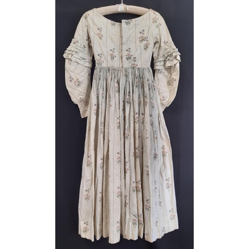 433 - 19th century Victorian day dress in printed cotton with fitted bodice, long sleeves, skirt gathered ... 