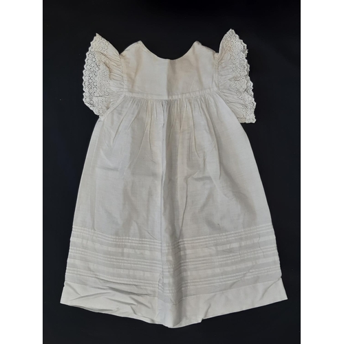 455 - Early 20th century baby/ child clothes including 4 white cotton baby gowns, Edwardian  starched jack... 