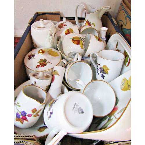 70 - A large collection of Worcester Evesham pattern oven to table wares comprising plates, tureens, dish... 