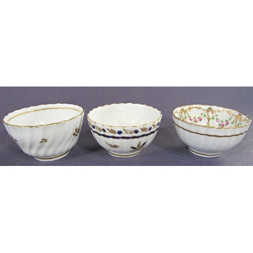 33 - A collection of seventeen 18th century tea bowls, various makers and varying floral and gilt pattern... 