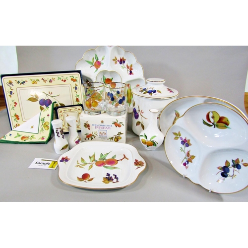 70 - A large collection of Worcester Evesham pattern oven to table wares comprising plates, tureens, dish... 