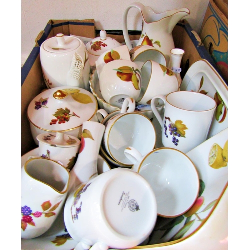 70 - A large collection of Worcester Evesham pattern oven to table wares comprising plates, tureens, dish... 