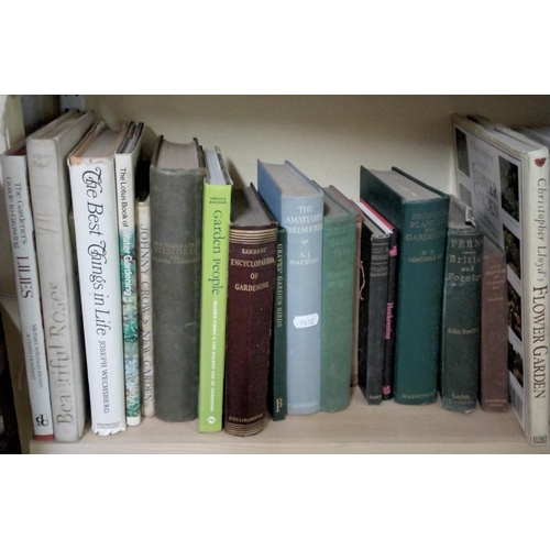 875 - A mixed collection of natural history, gardening and botanical books (34 approx)