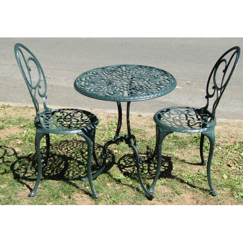 1089 - A green painted cast aluminium three piece garden terrace set with decorative pierced and scrolling ... 