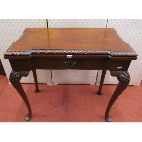 1643 - A Georgian mahogany foldover top tea table with turret corners, set on four carved supports, enclosi... 