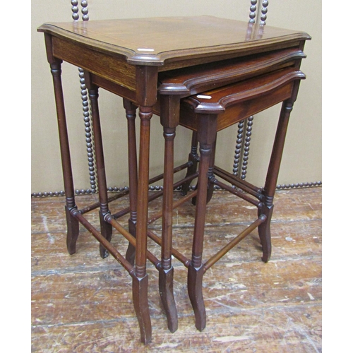 1635 - A graduated set of three Edwardian mahogany occasional tables, crossbanded in satinwood, on tapering... 