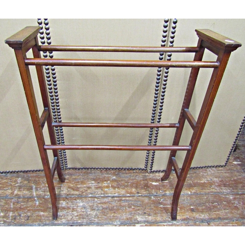 1645 - An Edwardian mahogany towel rail on swept supports