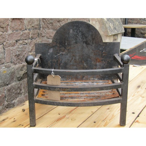 1096a - A small iron fire basket with fitted fire back, 45cm wide, 35cm deep