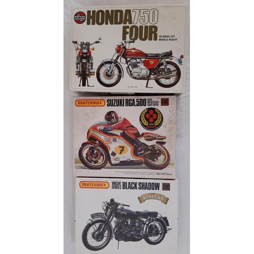 550 - 3 vintage model kits of motorcycles including Airfix Honda 750 FOUR 1:8 scale kit (sealed contents),... 