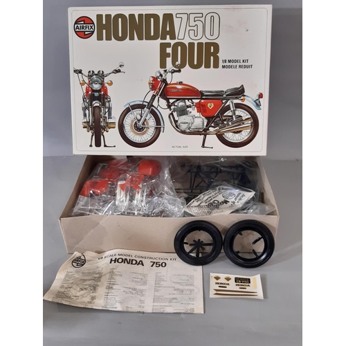 550 - 3 vintage model kits of motorcycles including Airfix Honda 750 FOUR 1:8 scale kit (sealed contents),... 