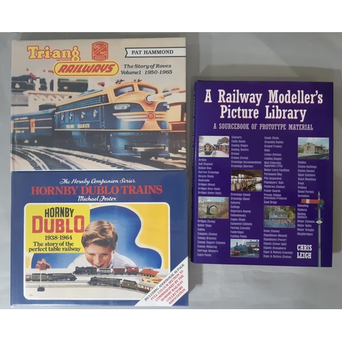 576 - 18 model vehicle reference books/ brochures including books on Dinky, Corgi, Matchbox, railway and m... 