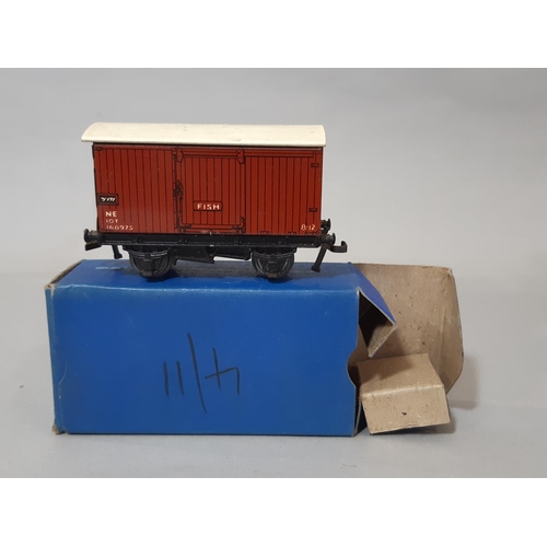 572 - Hornby Dublo late 1940's to 1950's boxed rolling stock including tank wagons, vans, oil tanker, hors... 