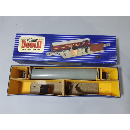 570 - 1950's Hornby Dublo railway models including locomotives EDL12 'Duchess of Montrose'  and EDLT20 'Br... 