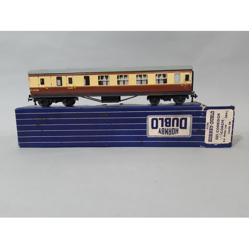 570 - 1950's Hornby Dublo railway models including locomotives EDL12 'Duchess of Montrose'  and EDLT20 'Br... 