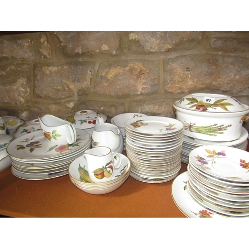 91 - A large collection of Royal Worcester Evesham pattern dinner and table wares comprising approx 20 di... 