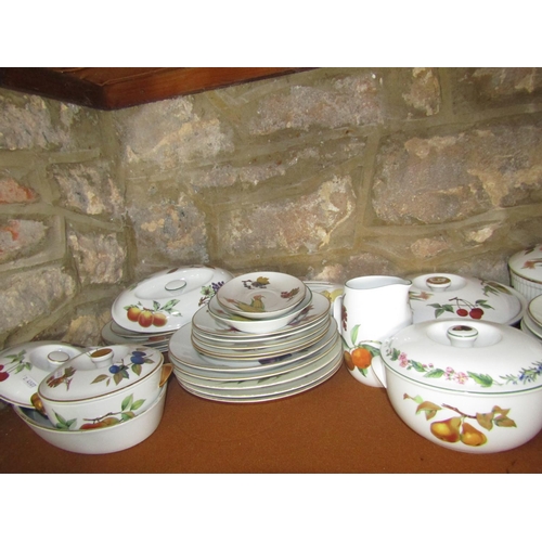 91 - A large collection of Royal Worcester Evesham pattern dinner and table wares comprising approx 20 di... 