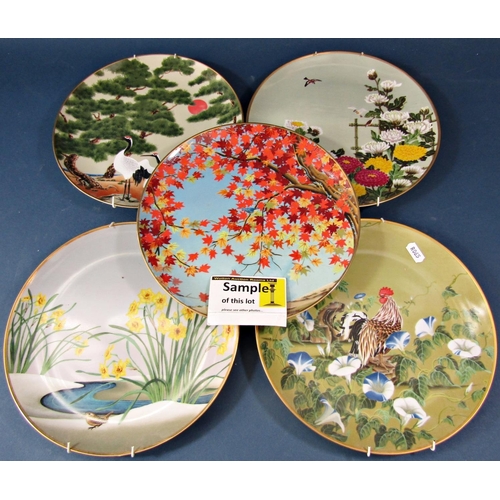 105 - A collection of twelve Franklin Mint Japanese 'Birds and Flowers of the Orient' brightly coloured wa... 