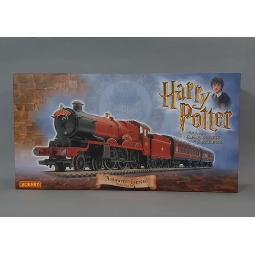 596 - Hornby Hogwarts Express Electric Train set (R1033). Harry Potter and the Chamber of Secrets set comp... 