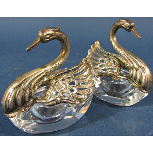 190 - A pair of glass salt and pepper pots in the form of silver swans with articulated wings, stamped 925... 