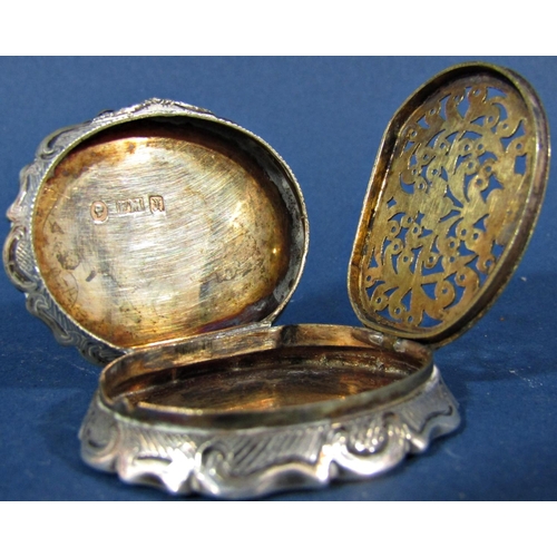 191 - A Victorian silver vinaigrette with a silver gilt foliate interior, with a boating scene engraved to... 