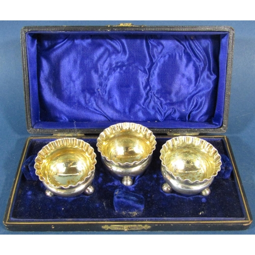 198 - A silver posy vase, a silver plate bon-bon dish, three cased silver plated salt pots