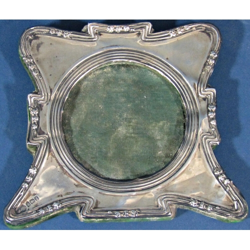 201 - An Edwardian silver photo frame with a circular opening, Birmingham 1906, maker Henry Williamson, 14... 