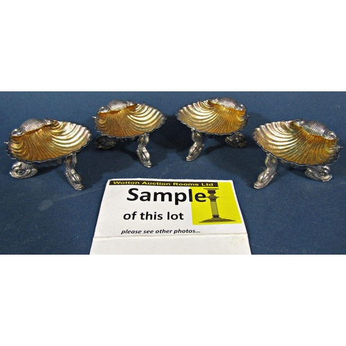 212 - A silver toast rack of club shape, Chester 1902, makers mark rubbed, 2.8oz approx, four scallop shap... 