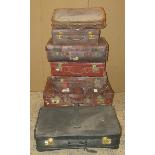 1138 - A collection/stack of vintage leather and fibre luggage (af)