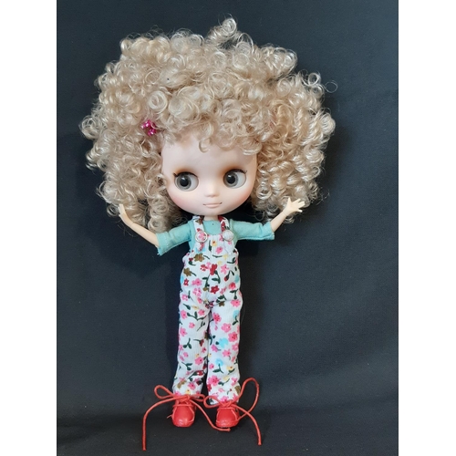 588 - Six small customised 'Middie' Blythe/ Blythe type dolls, fully jointed, height 21cm with personalise... 