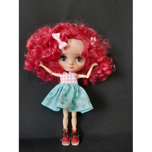 587 - Six small 'Middie' Blythe and Blythe type dolls, all customised by Angie Roberts, 4 have impressed m... 