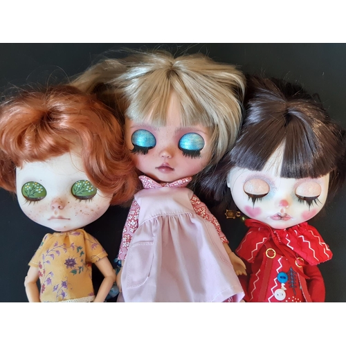 579 - Four customised dolls in the style of Blythe 'Neo' dolls; 3 have colour changing eyes operated by pu... 