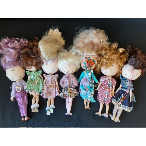 581 - Seven customised dolls in the style of Blythe 'Neo' dolls with colour changing eyes operated by 1 or... 